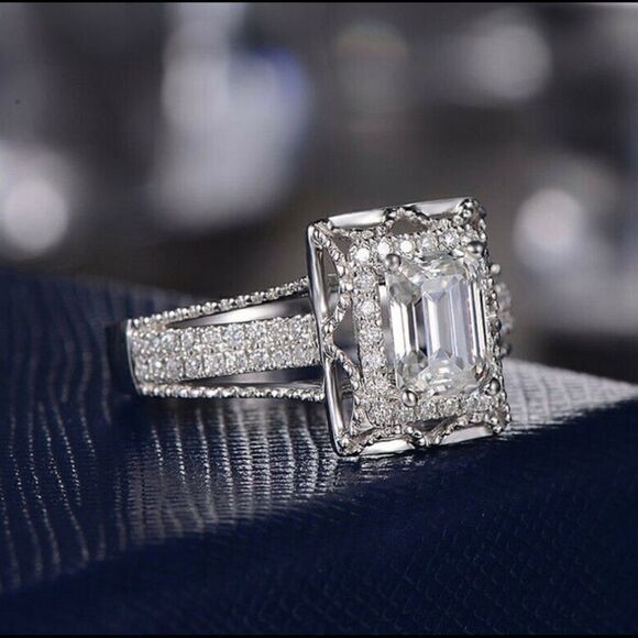 Gorgeous Emerald Cut Silver Diamond Ring - Picture 5 of 5
